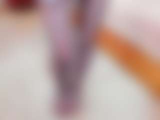 Live cam show with Pantyhose_Lizz - Blue Eyes on friskycurves.com
