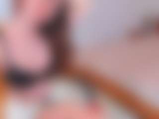 Live cam show with Pantyhose_Lizz - Petite MILF on LiveSexCams6