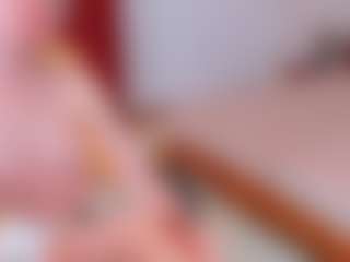 Live cam show with Pantyhose_Lizz - Petite MILF on live18s.com