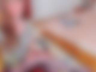 Live cam show with Pantyhose_Lizz - Petite MILF on Dare Cams