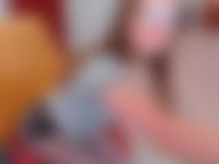 Live cam show with Pantyhose_Lizz - Petite MILF on Camsoda