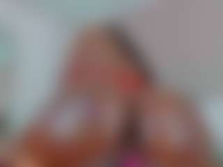 Live cam show with Maddy - Ebony on chickslive.net | colombia