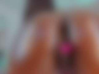 Live cam show with Maddy - Bedroom on hotwifechat.live