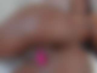 Live cam show with Maddy - Ebony on Camming Site | colombia