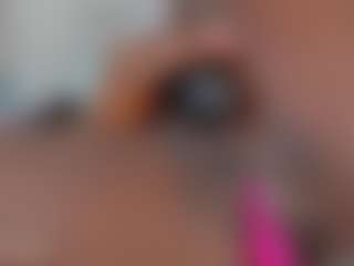 Live cam show with Maddy - Black on Stripli.com
