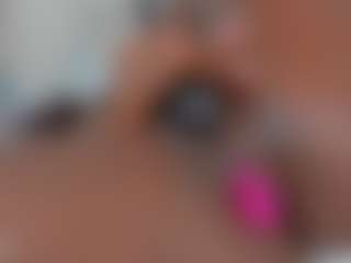 Live cam show with Maddy - Ebony on 1on1-livenow | colombia