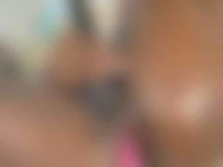 Live cam show with Maddy - Petite on Camming Site