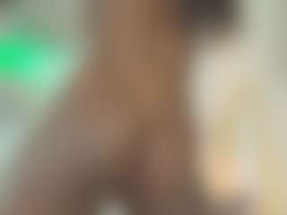 Live cam show with Maddy - Athletic Ebony on Camsoda