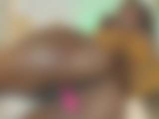Live cam show with Maddy - Ebony Petite on Camsoda