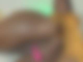 Live cam show with Maddy - Ebony Petite on Camsoda