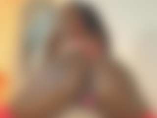 Live cam show with Maddy - Ebony Petite on AdultVida.com