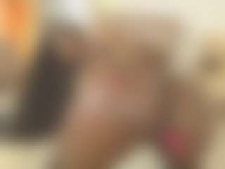 Live cam show with Maddy - Black Petite on CamClone