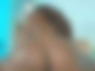 Live cam show with Maddy - Ebony Petite on SquirtSoMuch