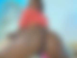 Live cam show with Maddy - Black Petite on intimatelivegirls.com