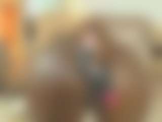 Live cam show with Maddy - Living Room on StripNow