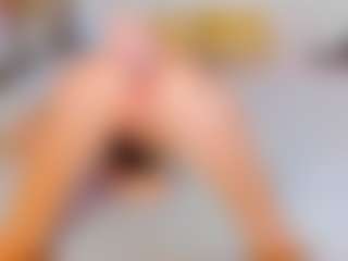 Live cam show with bellatip - Glasses on Camming Site