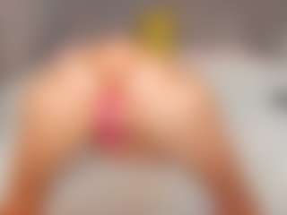 Live cam show with bellatip - Glasses on Camming Site
