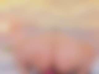 Live cam show with elizabeth-bree - Butt Plug on Camsoda