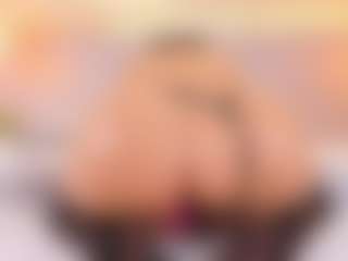 Live cam show with elizabeth-bree - Butt Plug on Camsoda