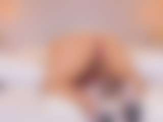 Live cam show with elizabeth-bree - Butt Plug on Uber Horny