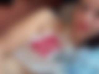 Live cam show with karoline1201 - Upskirt on Gym Cam Girls