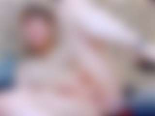 Live cam show with ivorydreams - Petite on CamSodaAdn