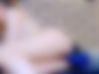 Live cam show with ivorydreams - Petite on CamClone