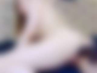 Live cam show with ivorydreams - Ass Bouncing on Dolls Live