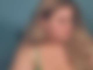 Live cam show with Ally - Pregnant on AdultVida.com