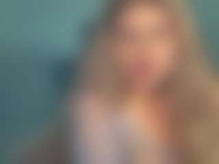 Live cam show with Ally - Deepthroat on AdultVida.com