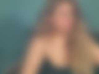 Ally MILF webcam performer live streaming
