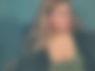 Live cam show with Ally - Blonde Hair MILF on boobsie.com