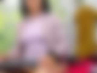 nikol32 MILF webcam performer live streaming
