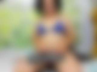 nikol32 MILF webcam performer live streaming