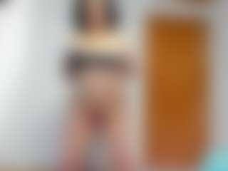 nikol32 MILF webcam performer live streaming