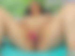 Live cam show with nikol32 - Living Room on dropp.cam