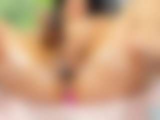 nikol32 MILF webcam performer live streaming
