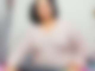 Live cam show with nikol32 - Living Room on Livezox