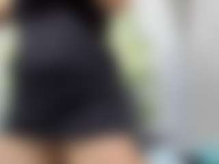nikol32 MILF webcam performer live streaming