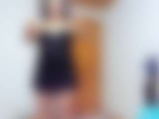 nikol32 MILF webcam performer live streaming