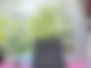 nikol32 MILF webcam performer live streaming