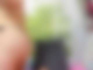 nikol32 MILF webcam performer live streaming