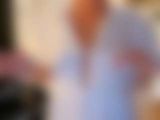 Live cam show with sofiastevens - Shaved Pussy on studioflirtlive.com