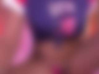 Live cam show with Danna Berlin - Fingers on AdultVida.com