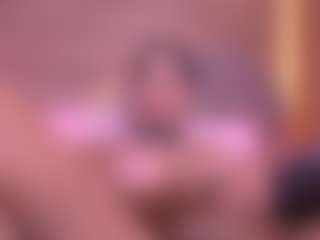 Live cam show with Danna Berlin - Smoking on AdultVida.com