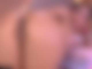 Live cam show with Danna Berlin - Flashing on intimatelivegirls.com