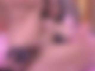 Live cam show with Danna Berlin - Bedroom on StripNow
