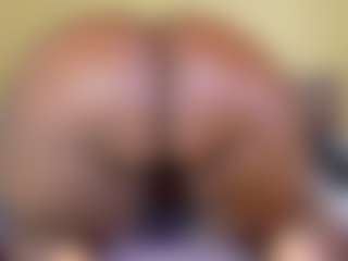 Naomhy MILF webcam performer live streaming