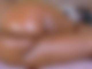 Naomhy MILF webcam performer live streaming