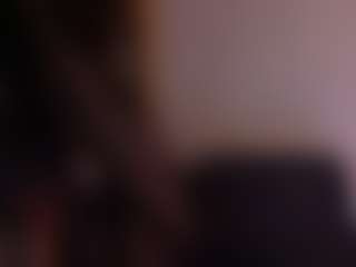 Live cam show with Naomhy - MILF on Fit Hotties